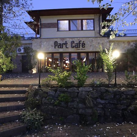 Part Cafe Residence Dunakeszi Ngoại thất bức ảnh