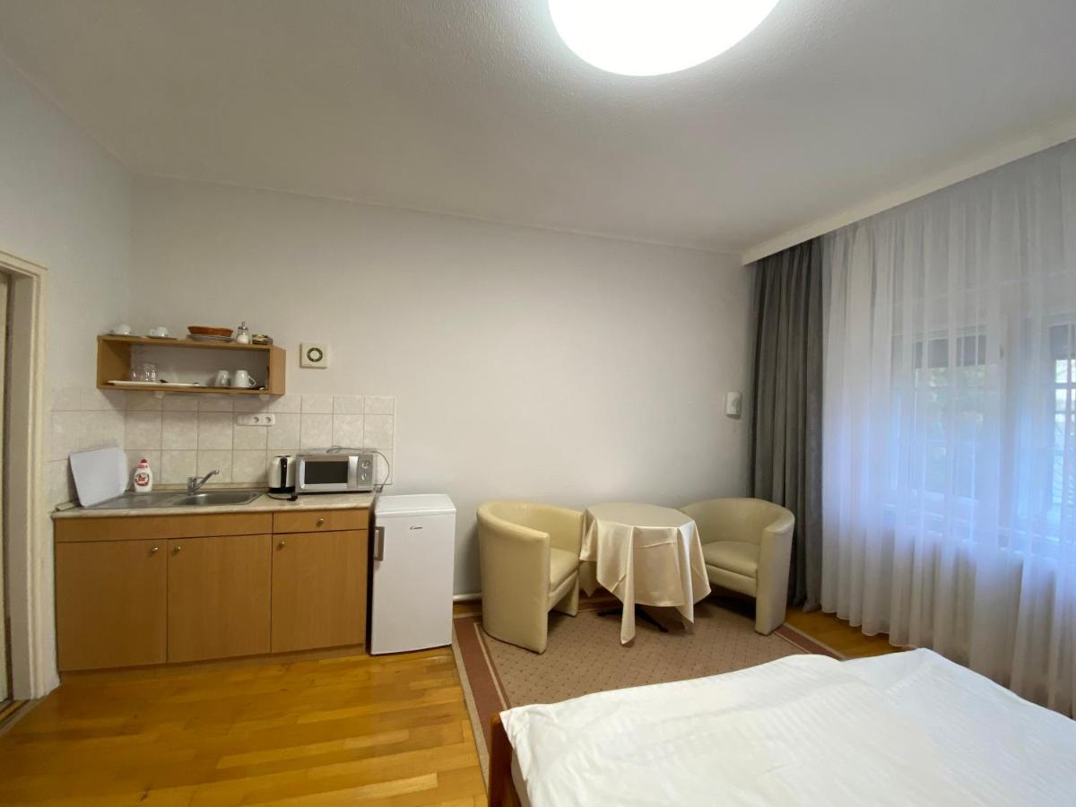 Part Cafe Residence Dunakeszi Ngoại thất bức ảnh