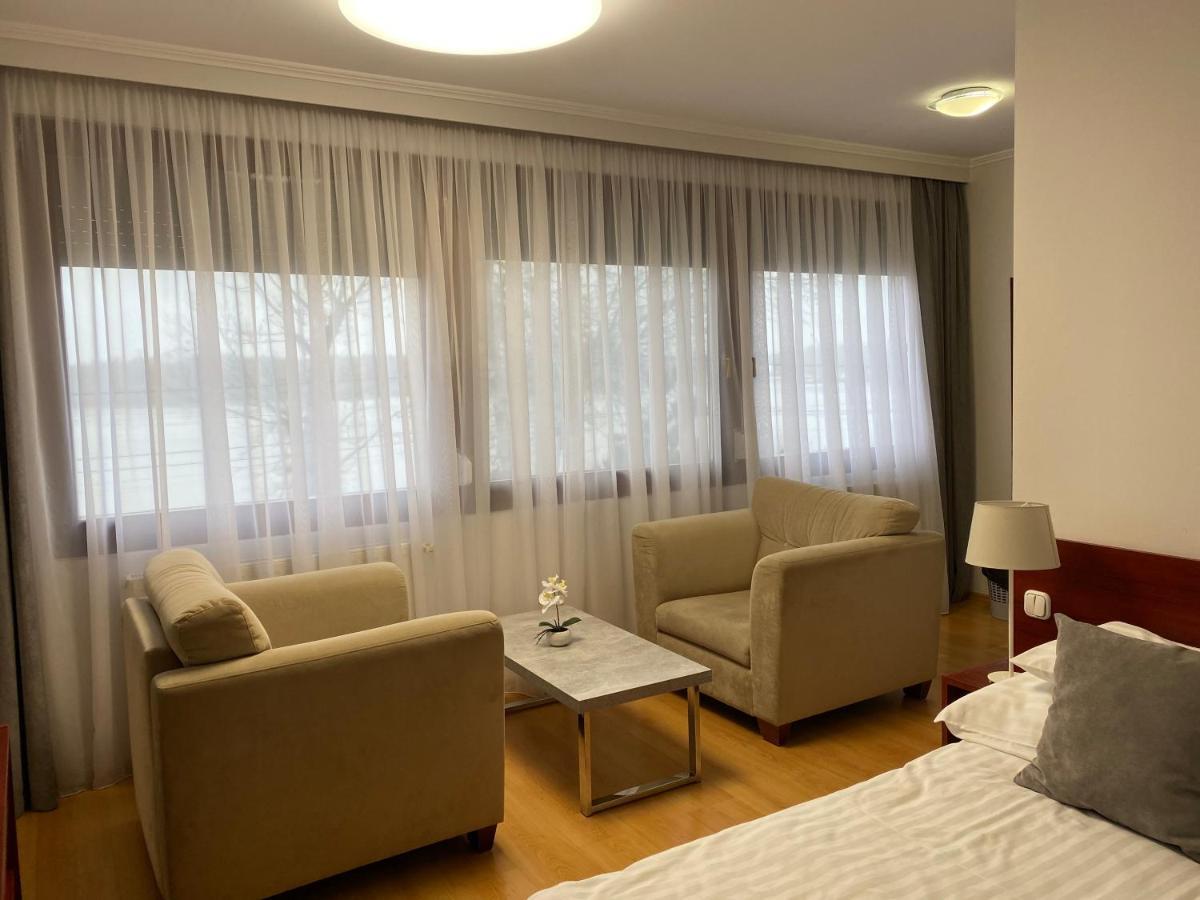 Part Cafe Residence Dunakeszi Ngoại thất bức ảnh