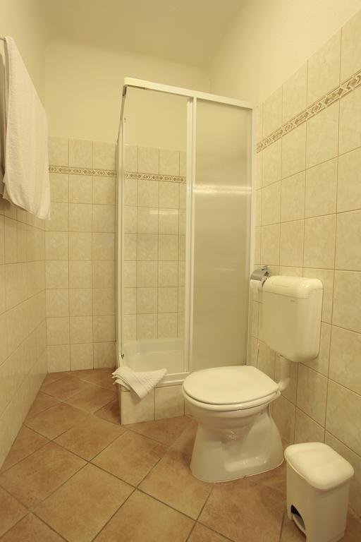 Part Cafe Residence Dunakeszi Phòng bức ảnh