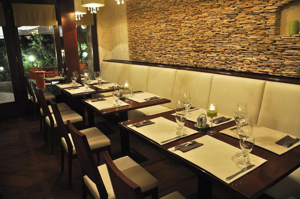 Part Cafe Residence Dunakeszi Ngoại thất bức ảnh